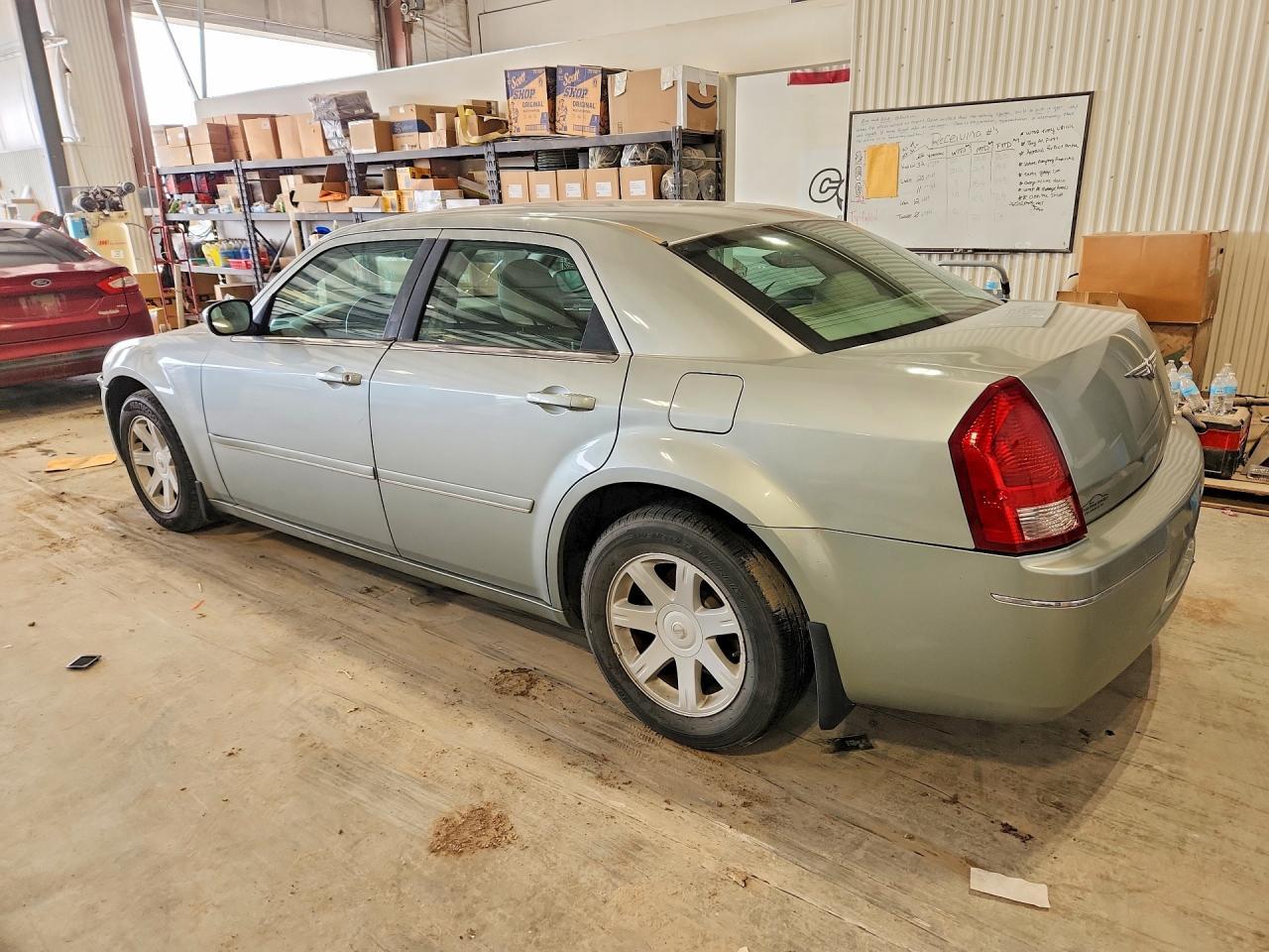 2005 Chrysler 300 Touring - Image 2