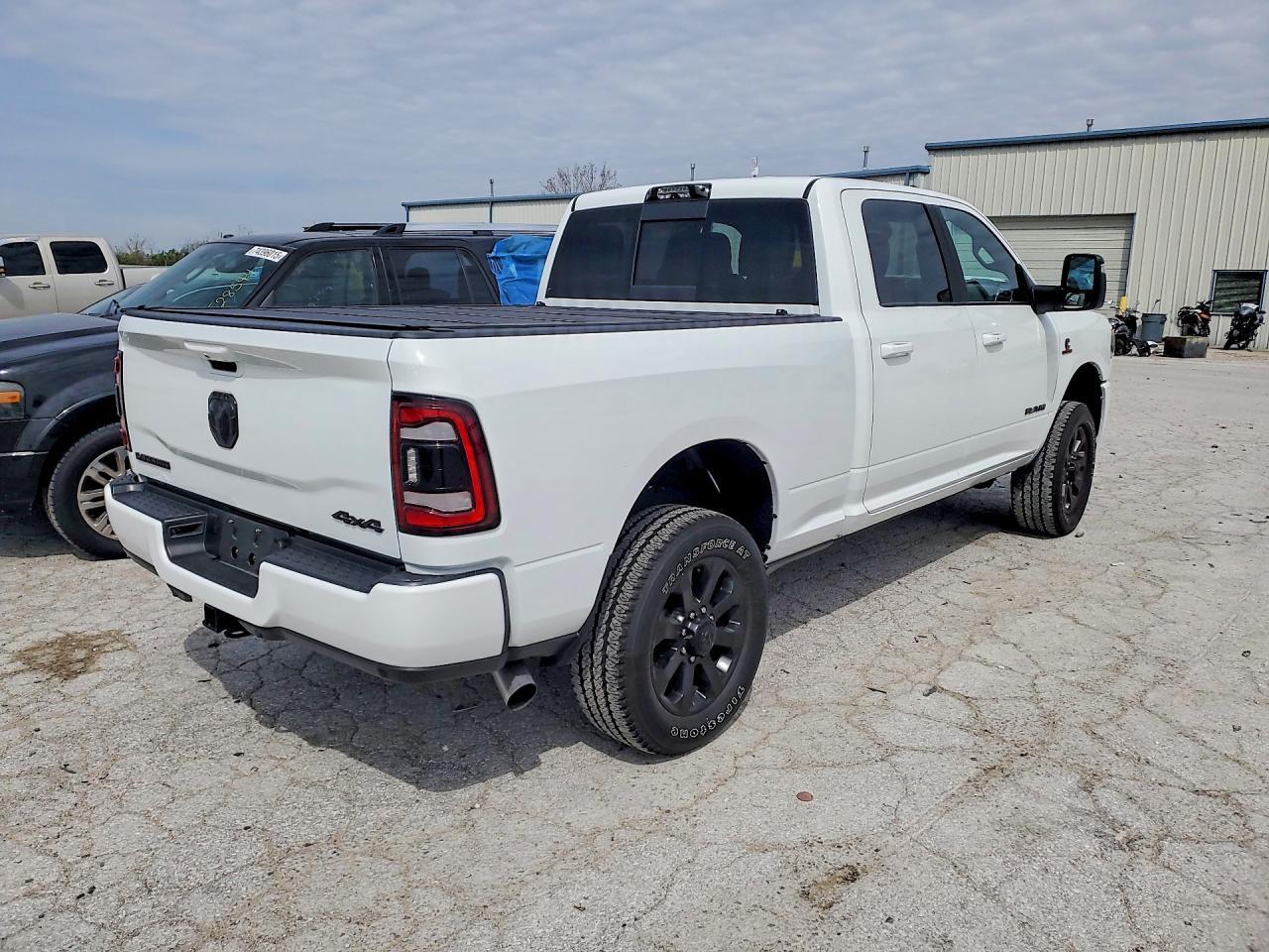 2024 Ram 3500 Laramie - Фото 3