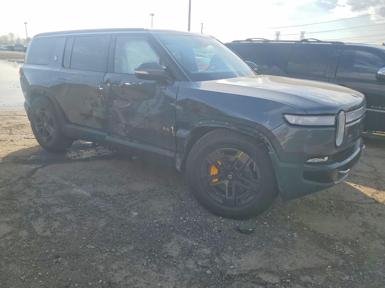 2023 Rivian R1S Adventure - Фото 4