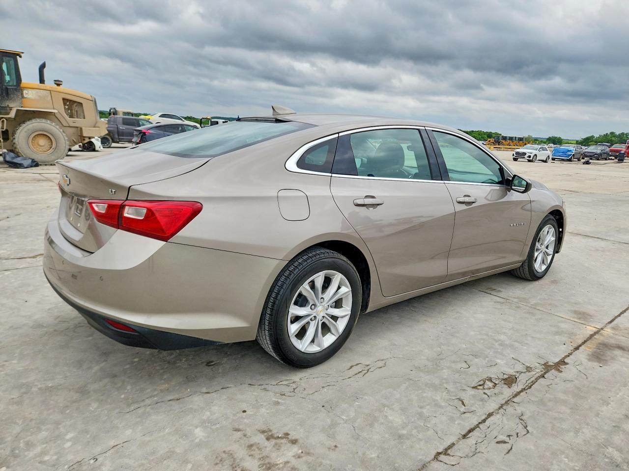 2024 Chevrolet Malibu Lt - Image 3