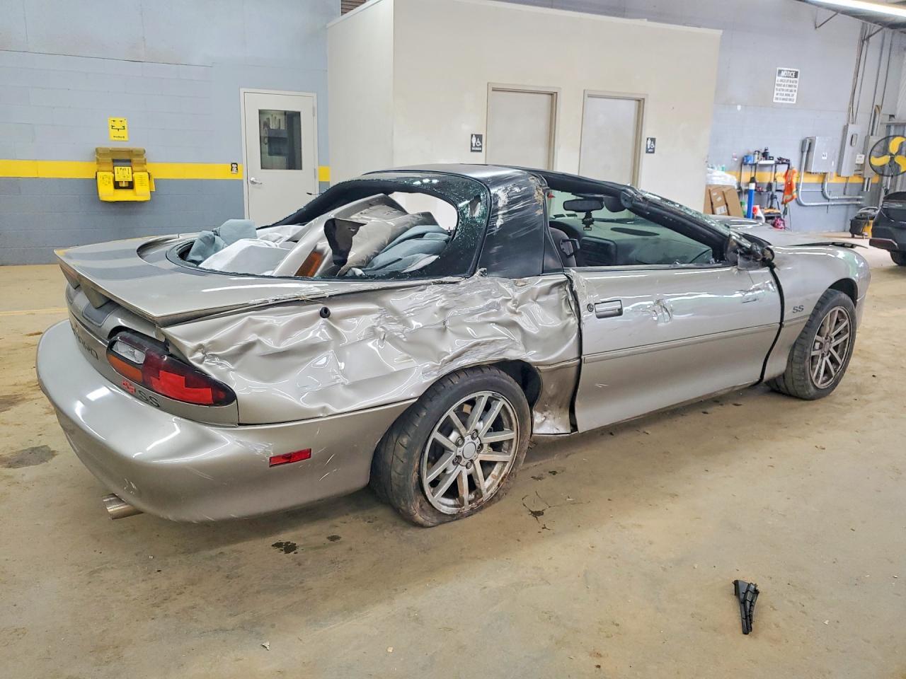 2000 Chevrolet Camaro Z28 - Фото 3