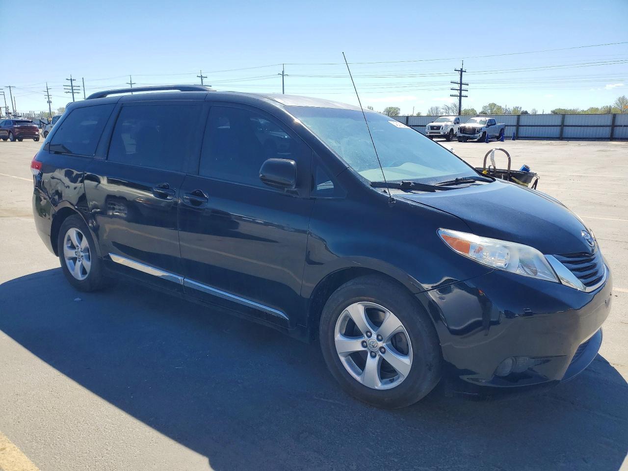 2013 Toyota Sienna Le 8-Passenger - Image 4
