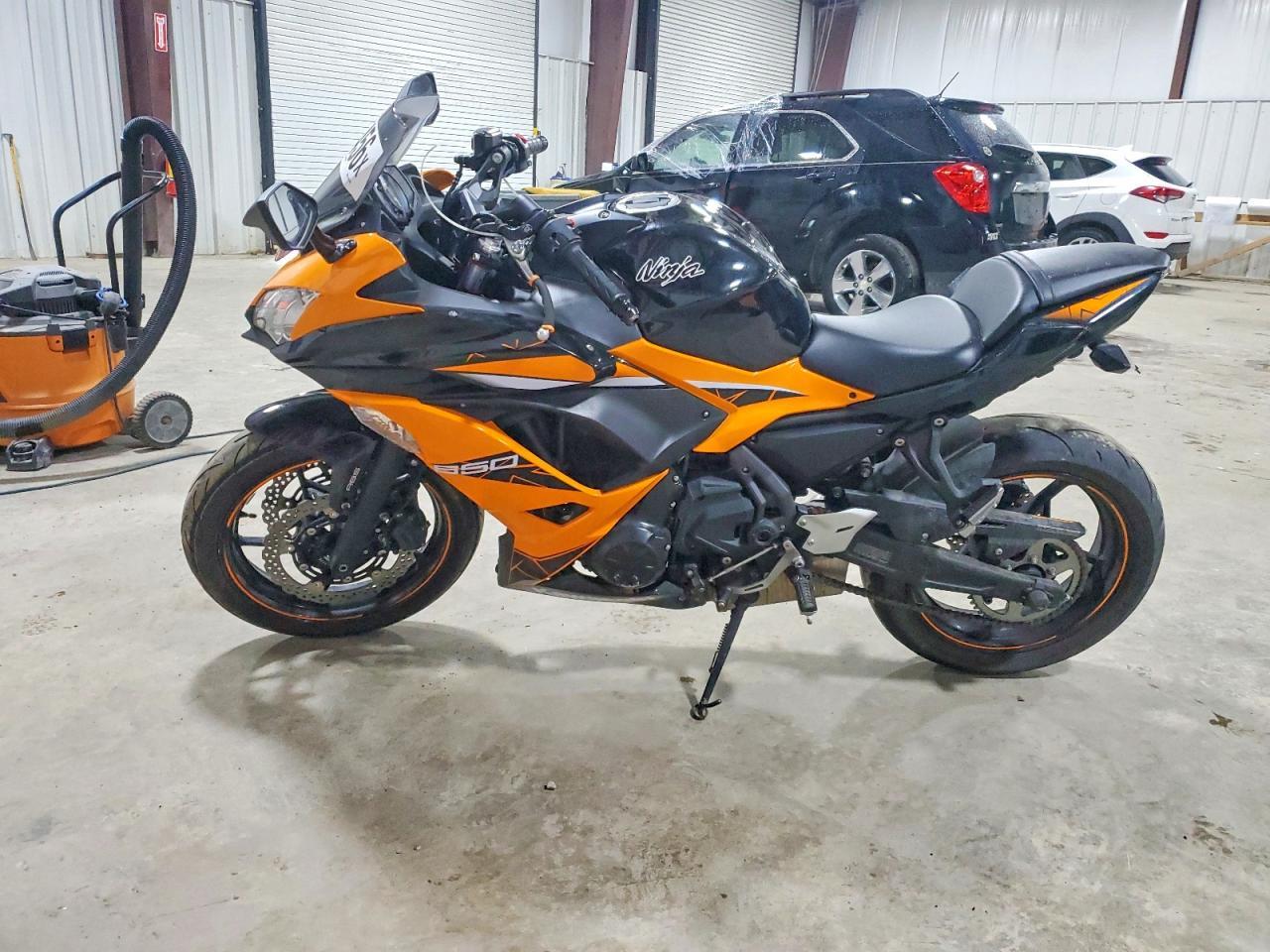 2019 Kawasaki Ex650 F - Image 3