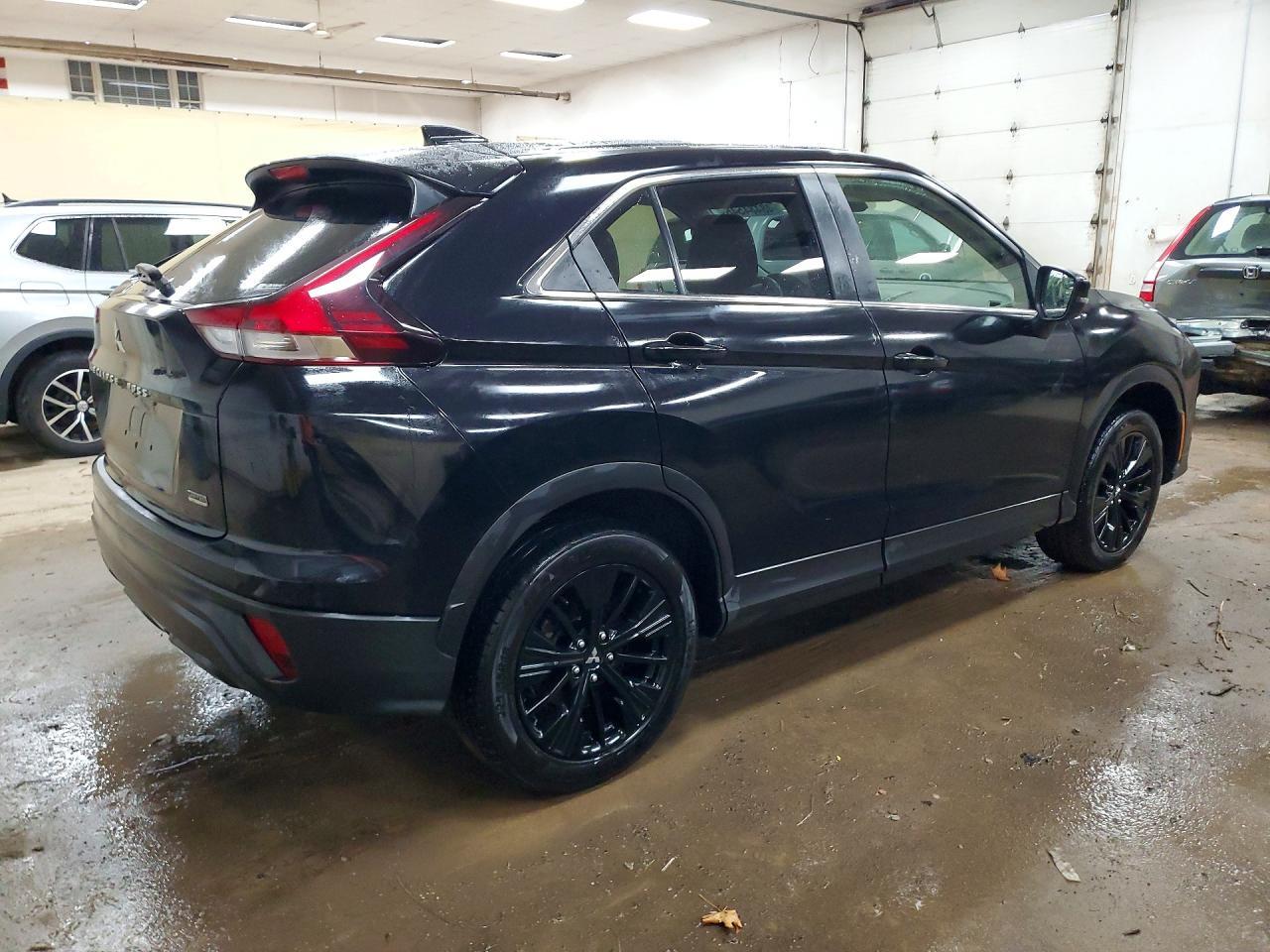 2022 Mitsubishi Eclipse Cross Le - Image 3