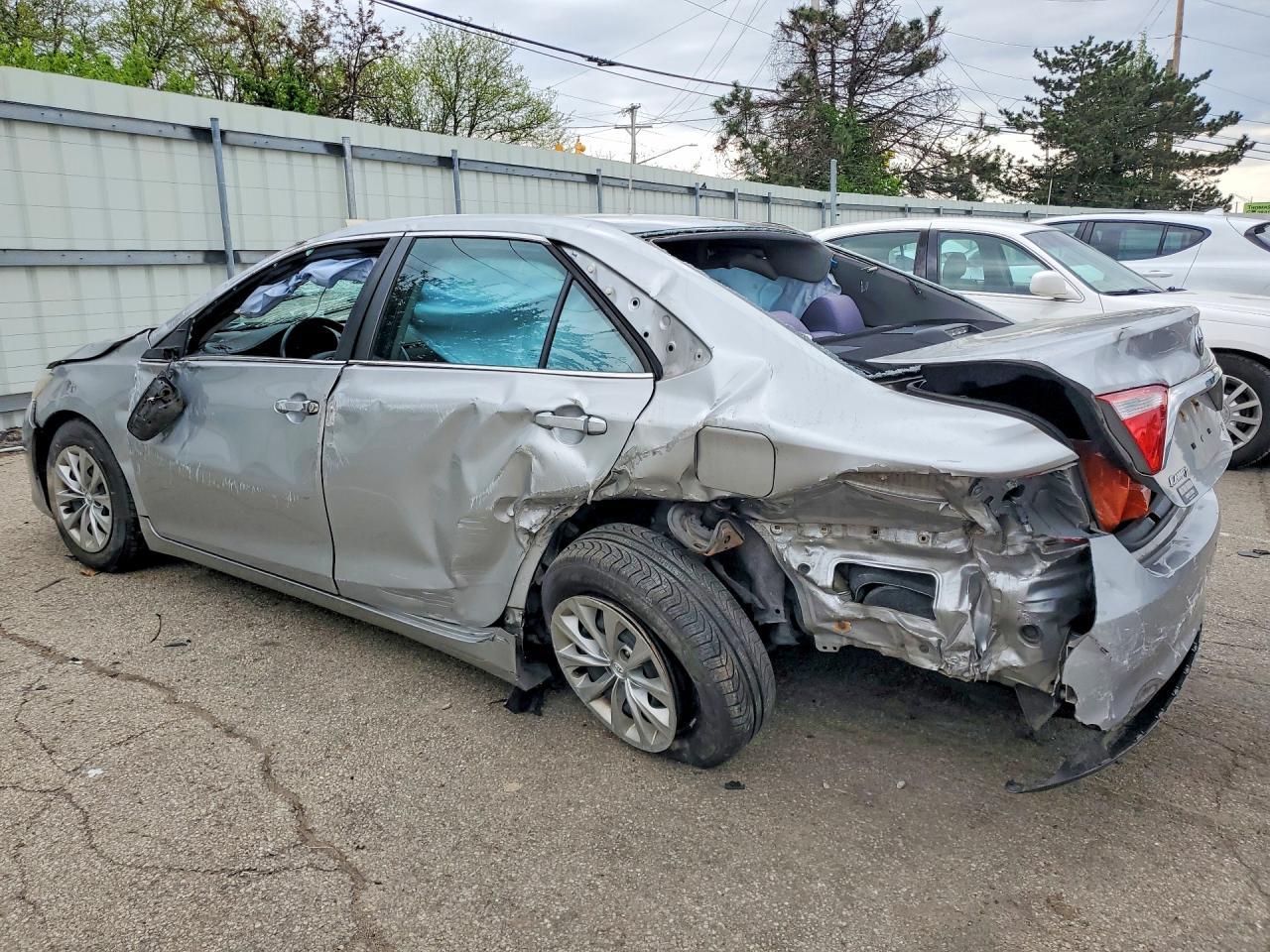 2016 Toyota Camry Le - Image 2