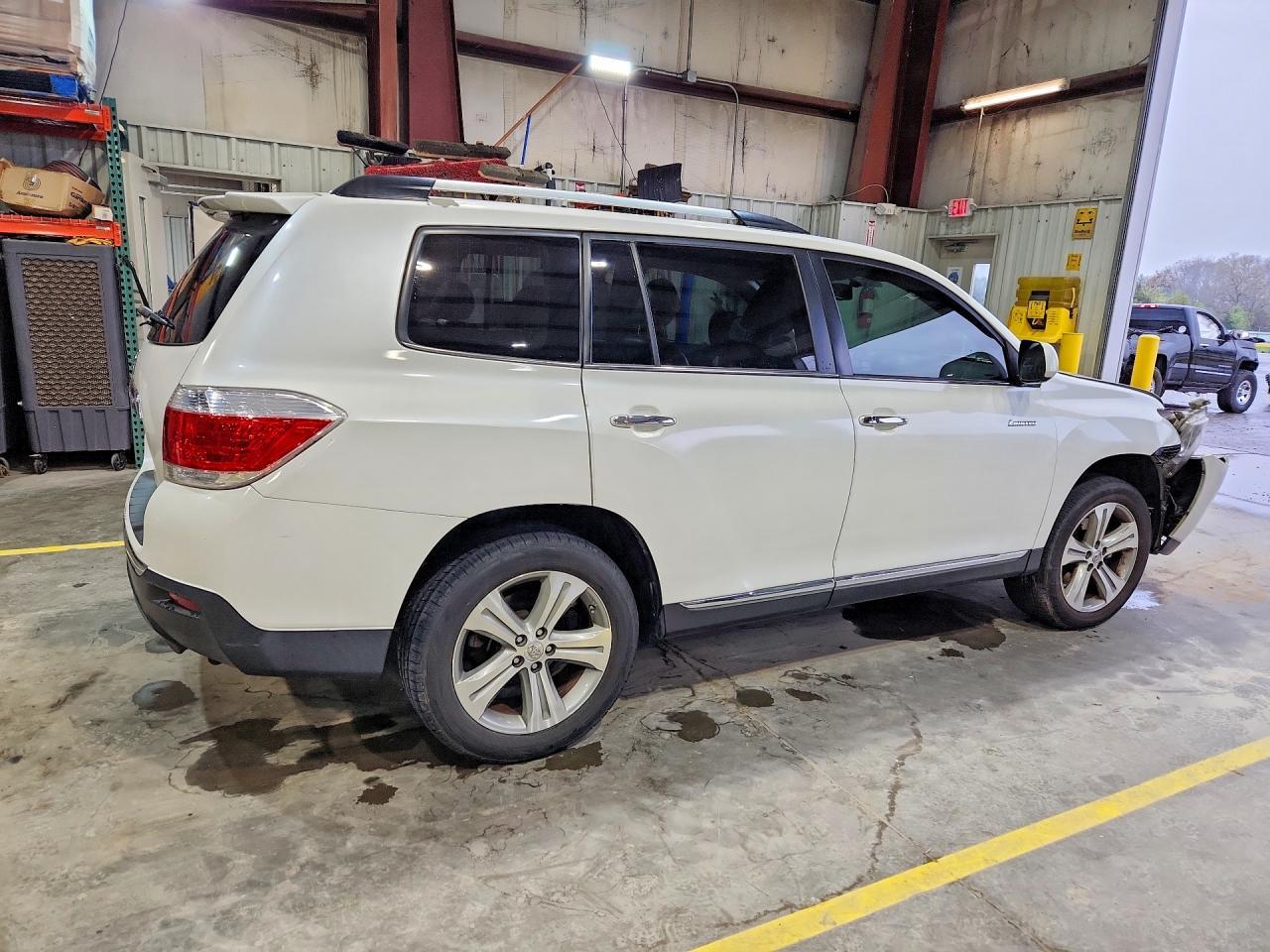 2013 Toyota Highlander Limited - Image 3