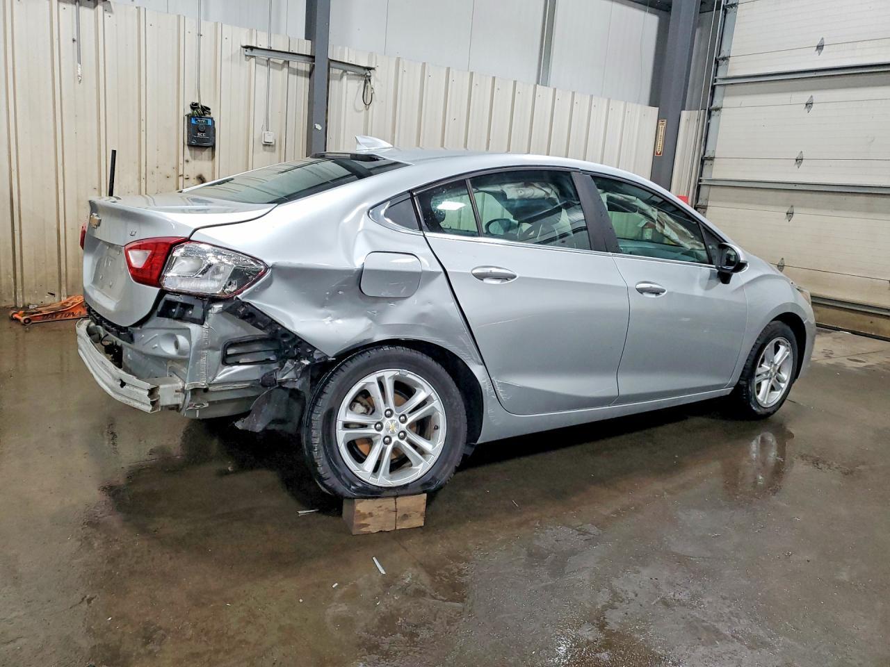 2018 Chevrolet Cruze Lt - Image 3