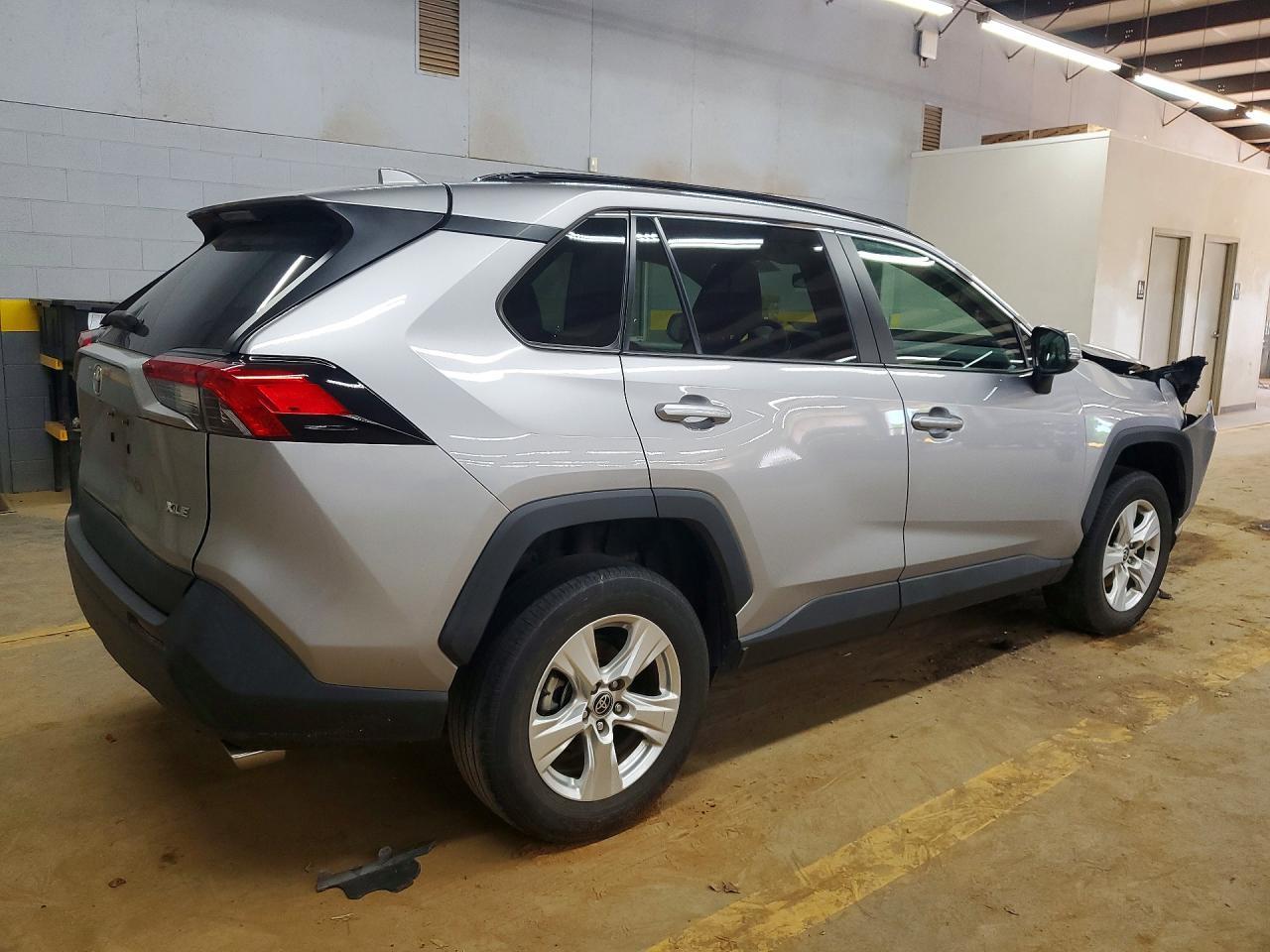2021 Toyota Rav4 Xle - Image 3
