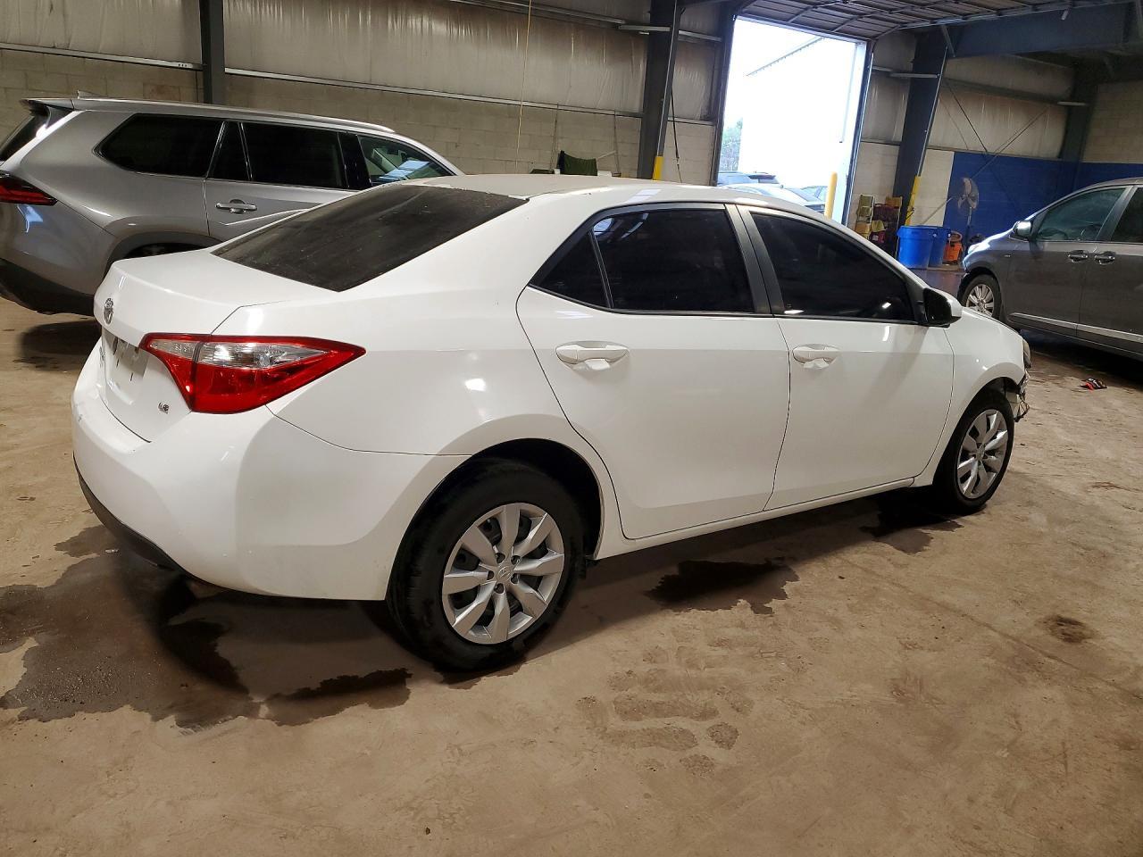 2015 Toyota Corolla Le - Фото 3