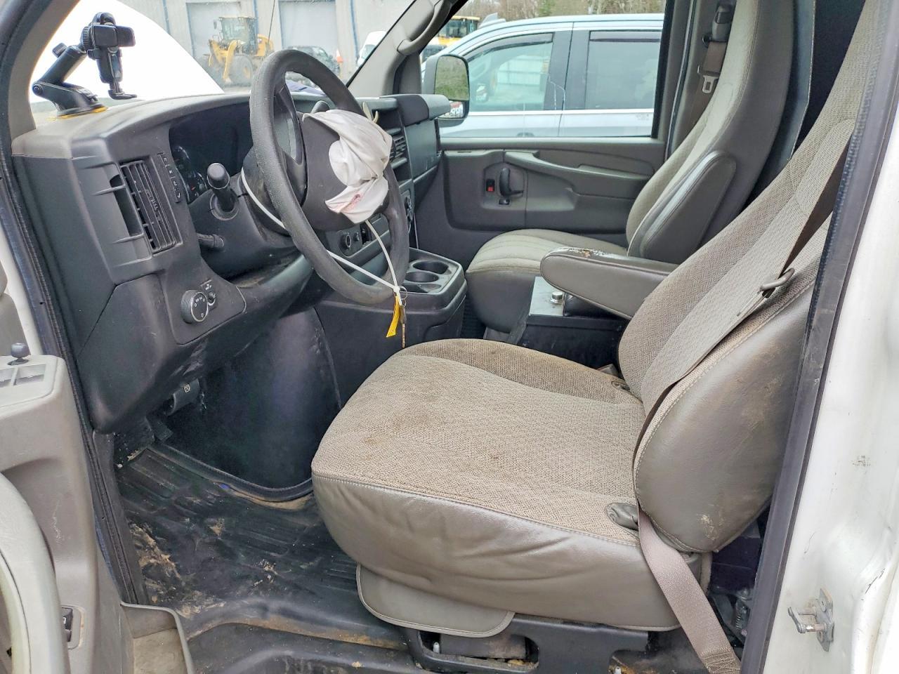 2011 Chevrolet Express G1500 - Image 7