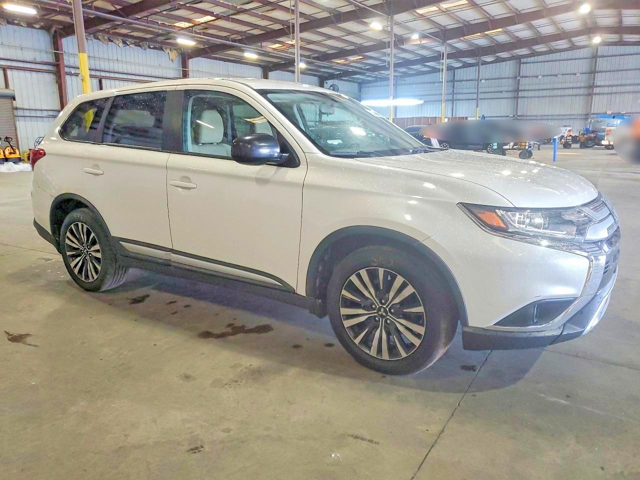 2020 Mitsubishi Outlander Es - Image 4