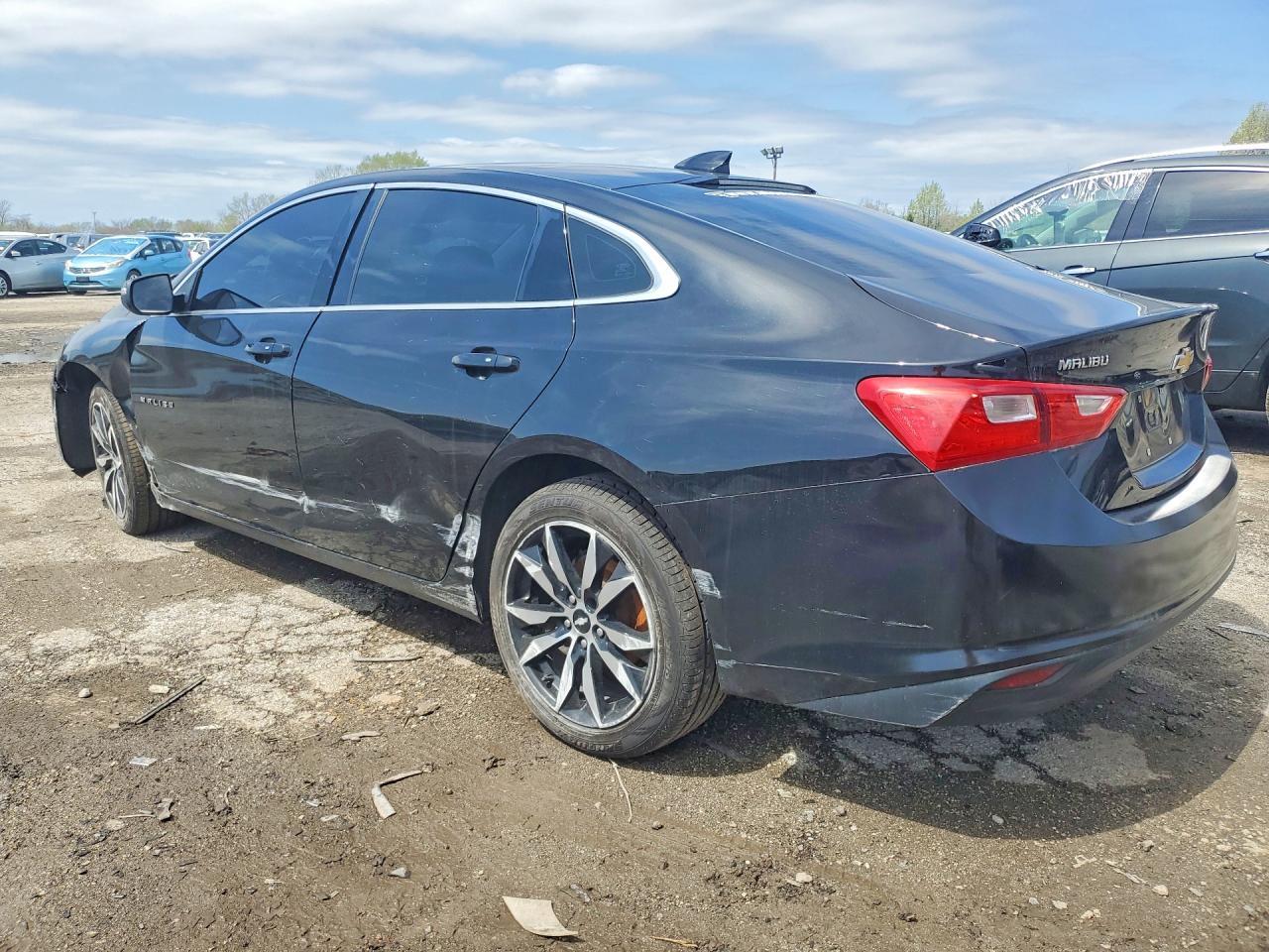 2018 Chevrolet Malibu Lt - Image 2