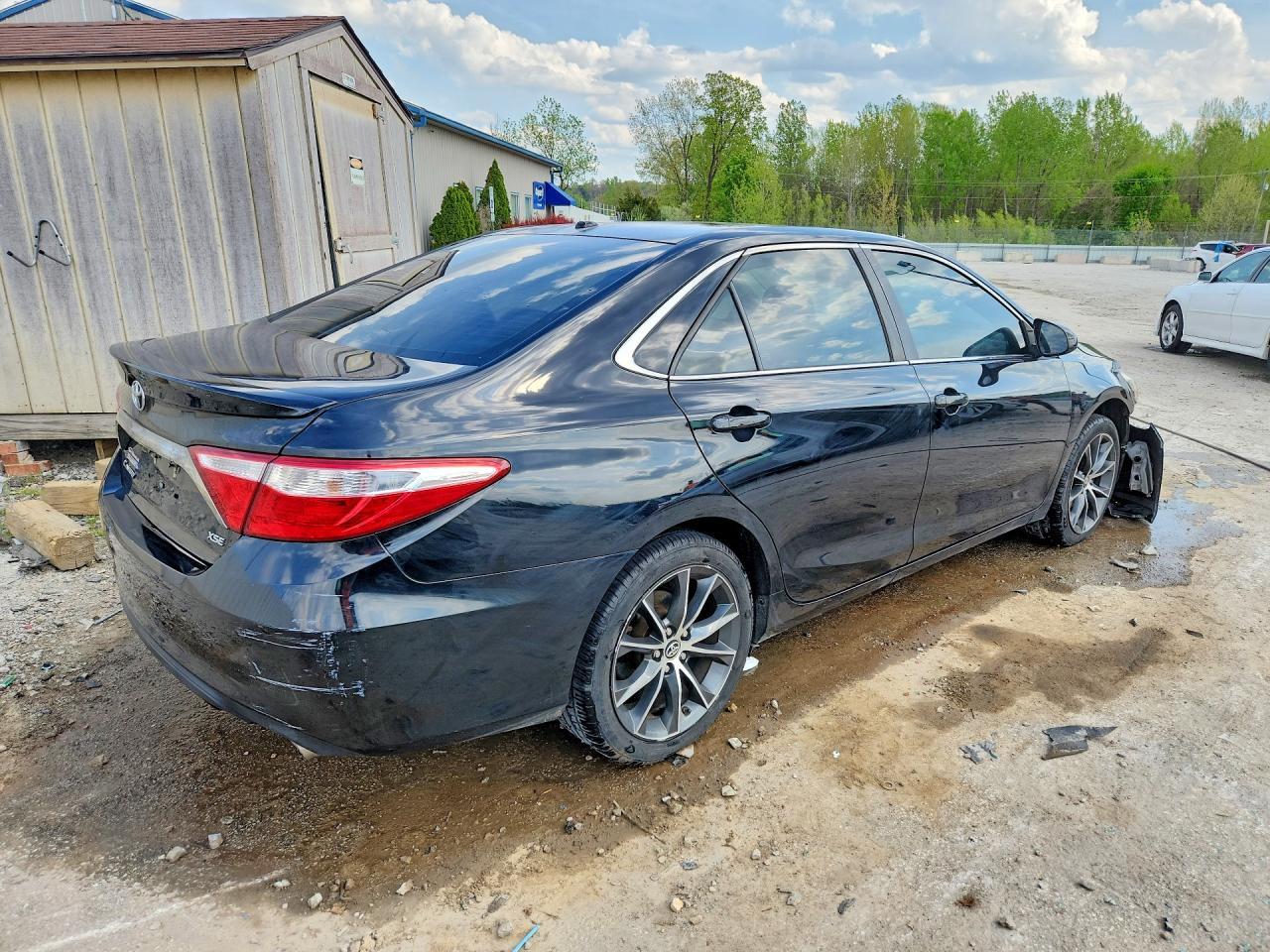 2015 Toyota Camry Xse V6 - Image 3