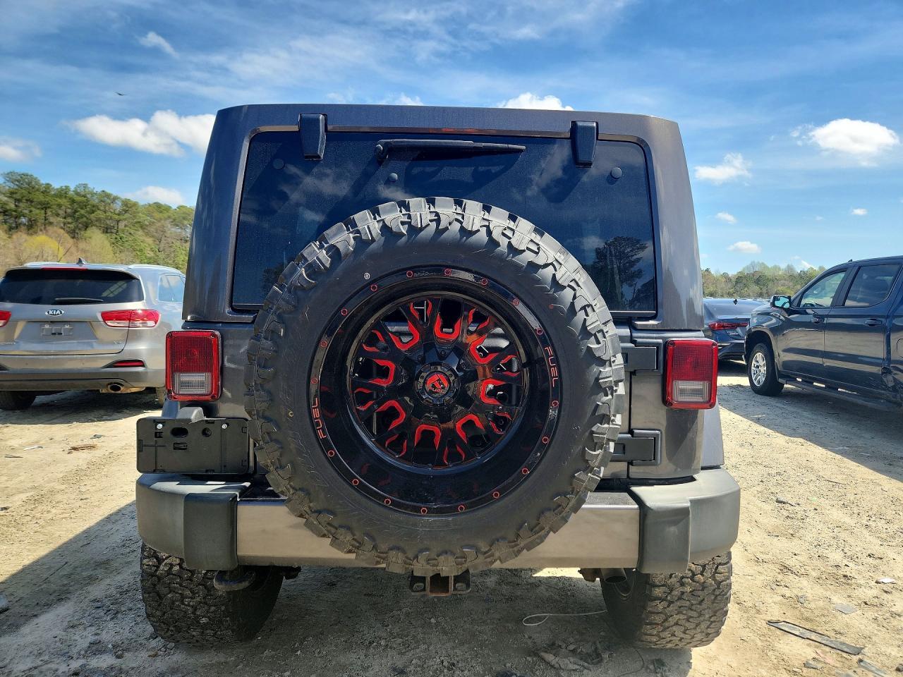 2017 Jeep Wrangler Unlimited Sahara - Image 6