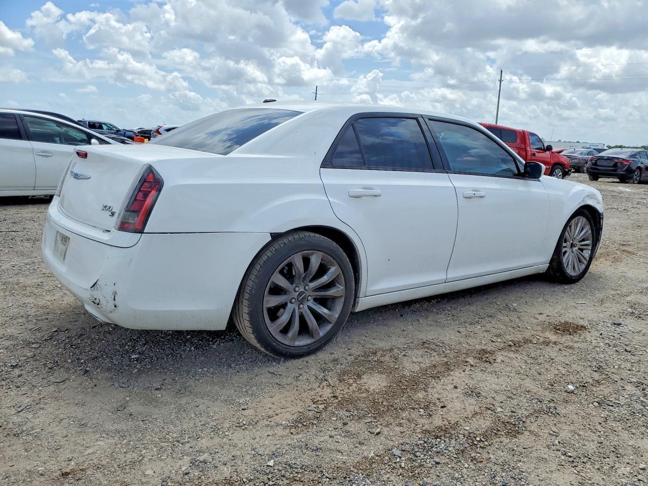 2014 Chrysler 300 - Image 3