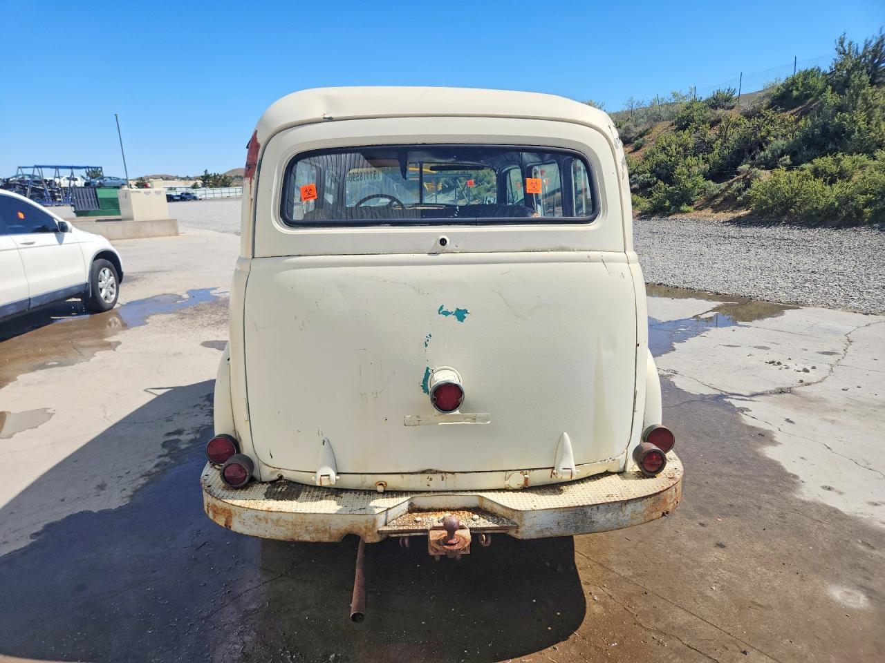 1953 Chevrolet Suburban - Image 6