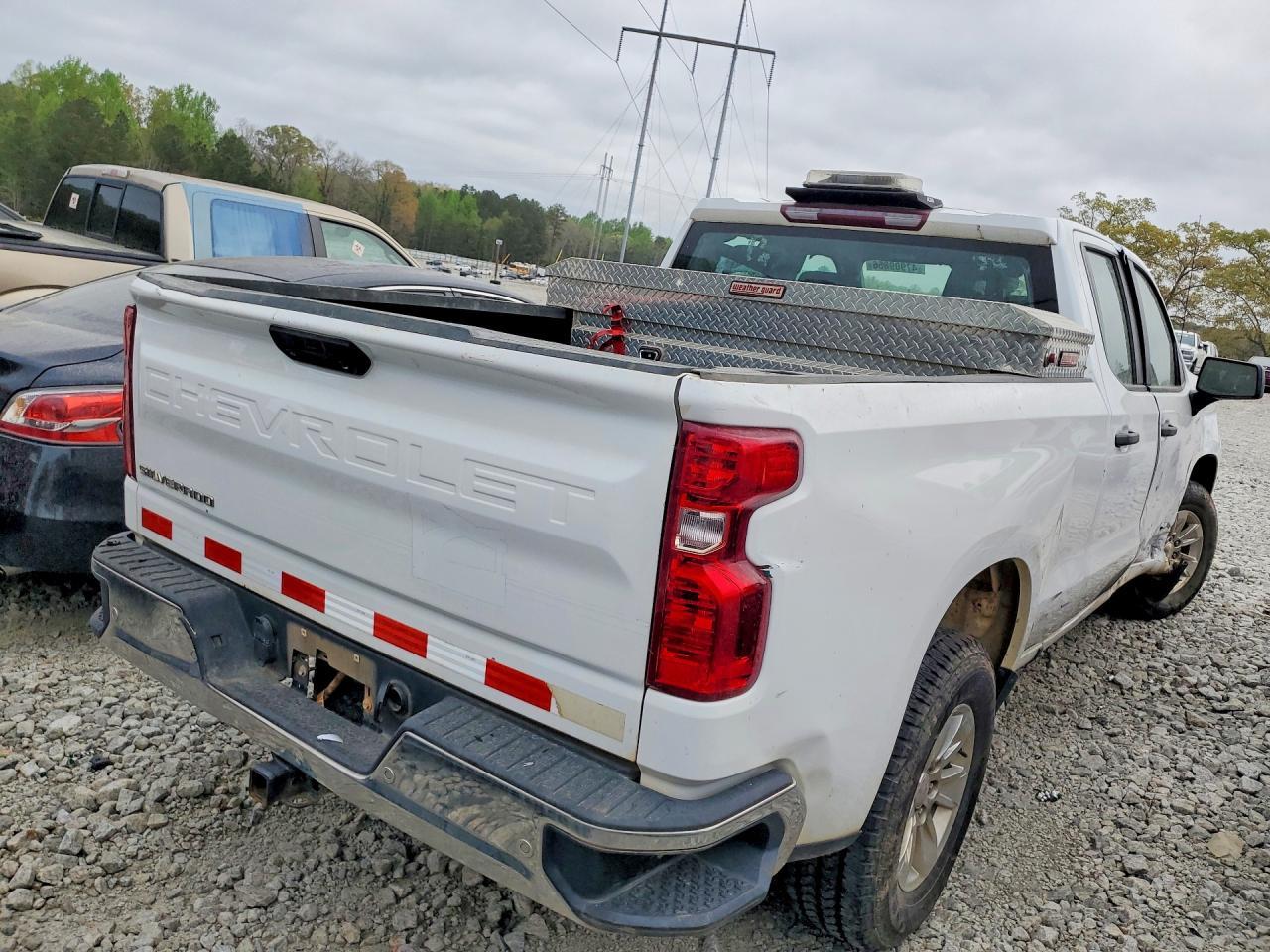 2023 Chevrolet Silverado C1500 - Фото 3