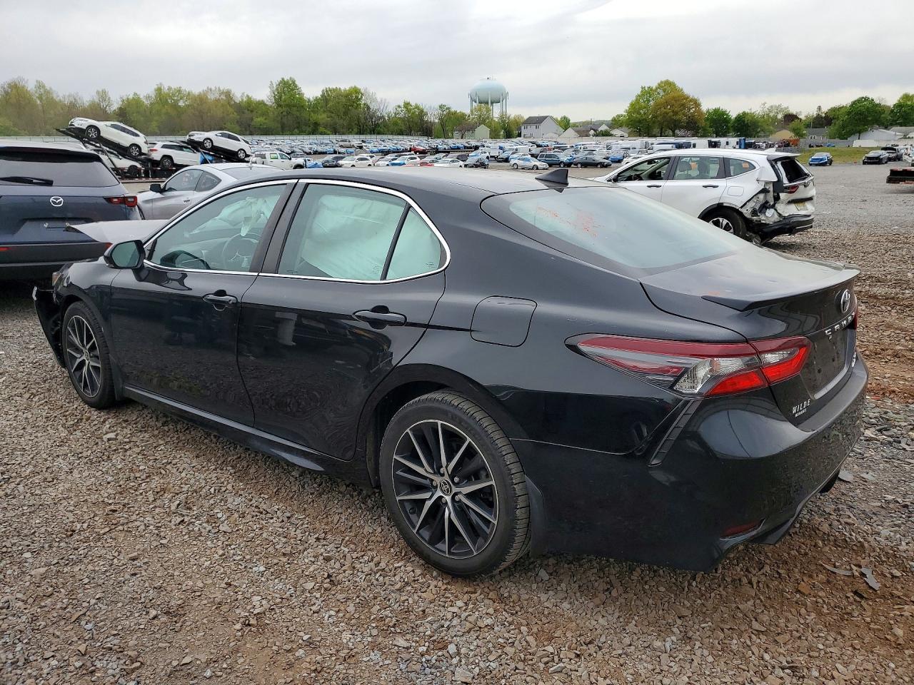 2022 Toyota Camry Se - Фото 2