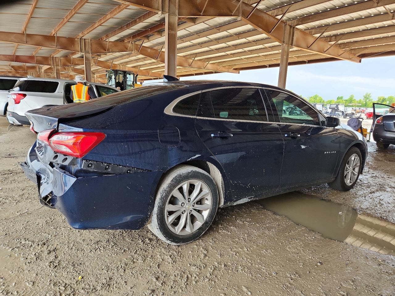 2021 Chevrolet Malibu Lt - Фото 3