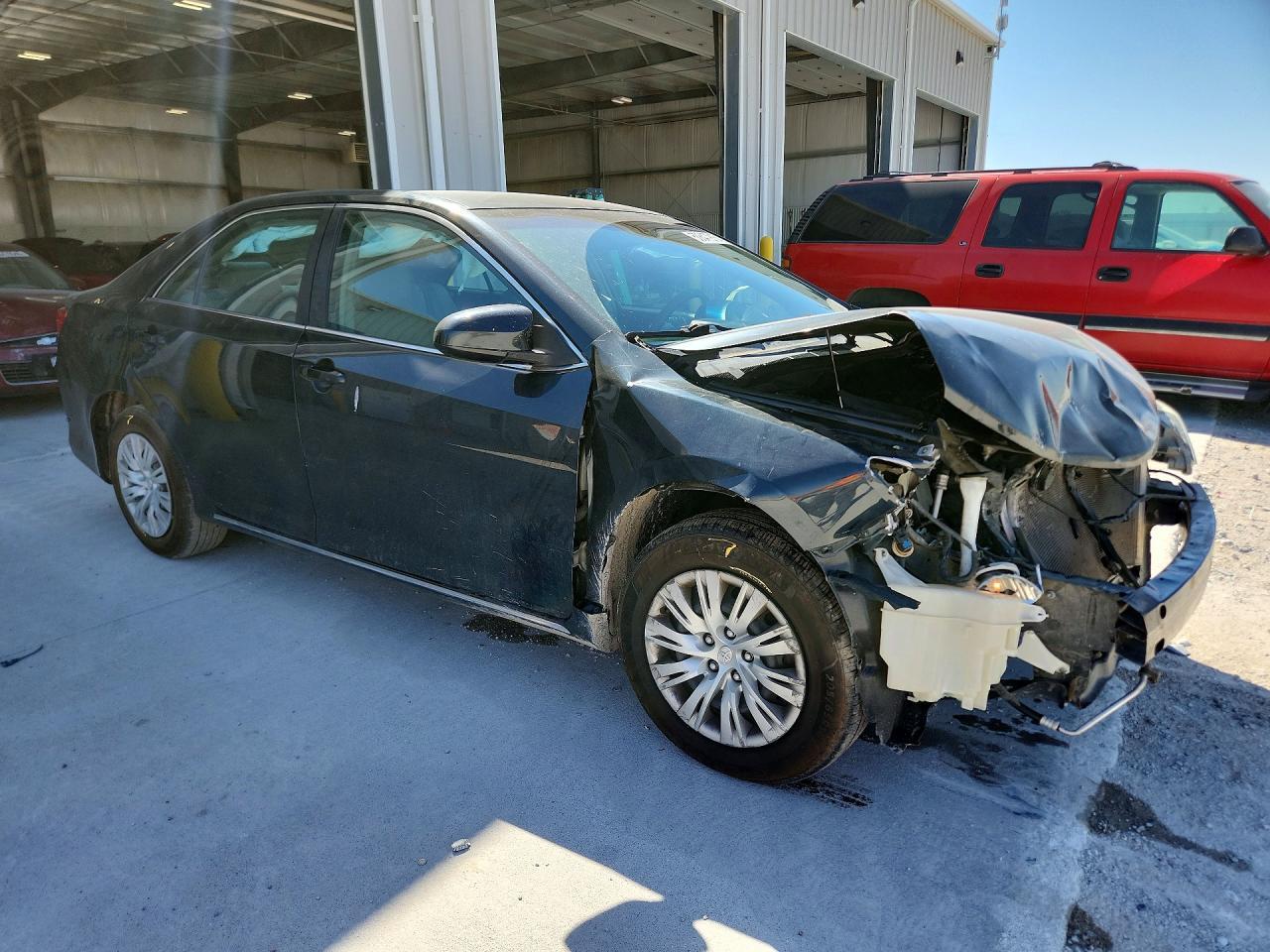 2014 Toyota Camry Le - Image 4