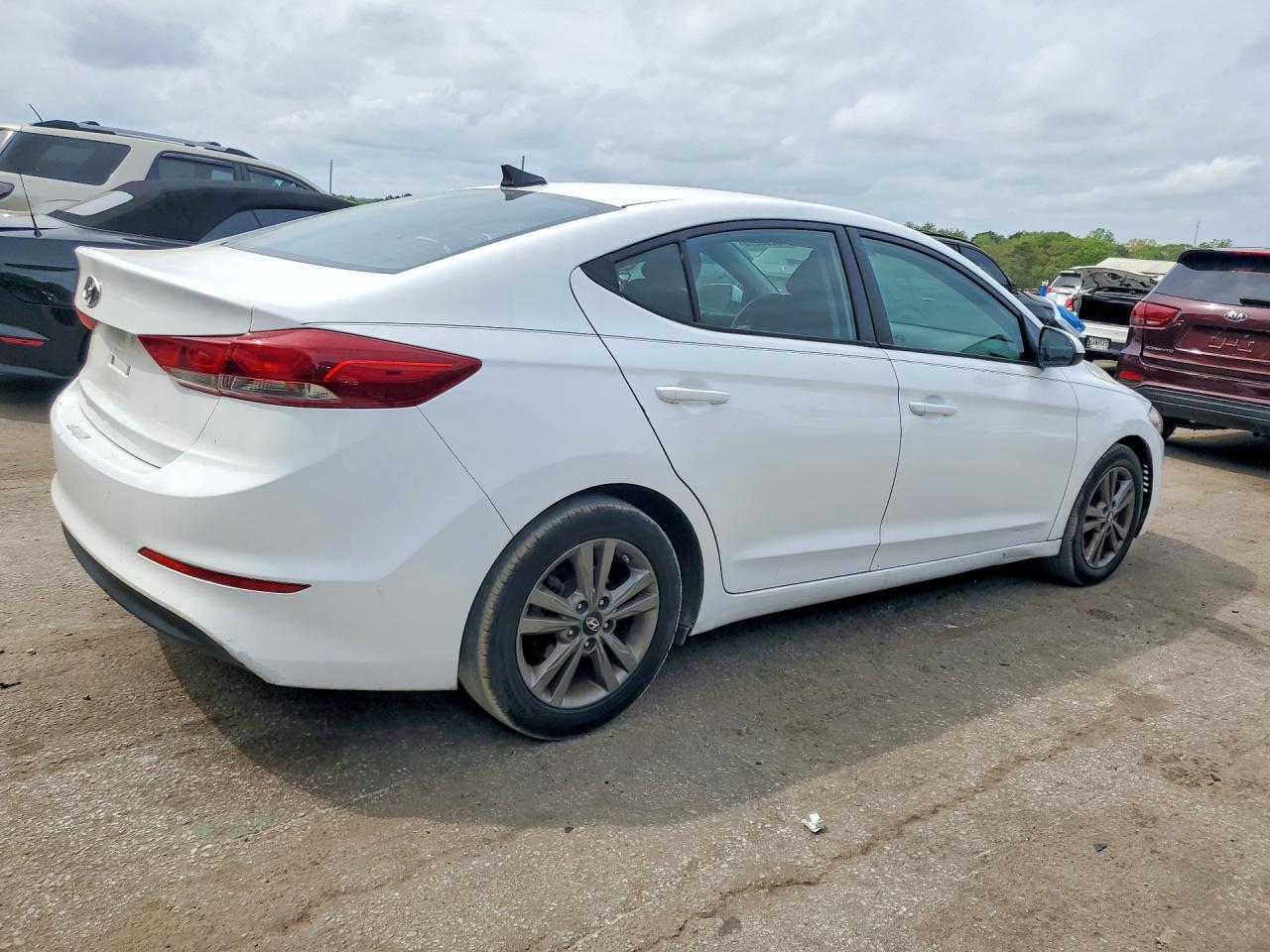 2018 Hyundai Elantra Sel - Image 3