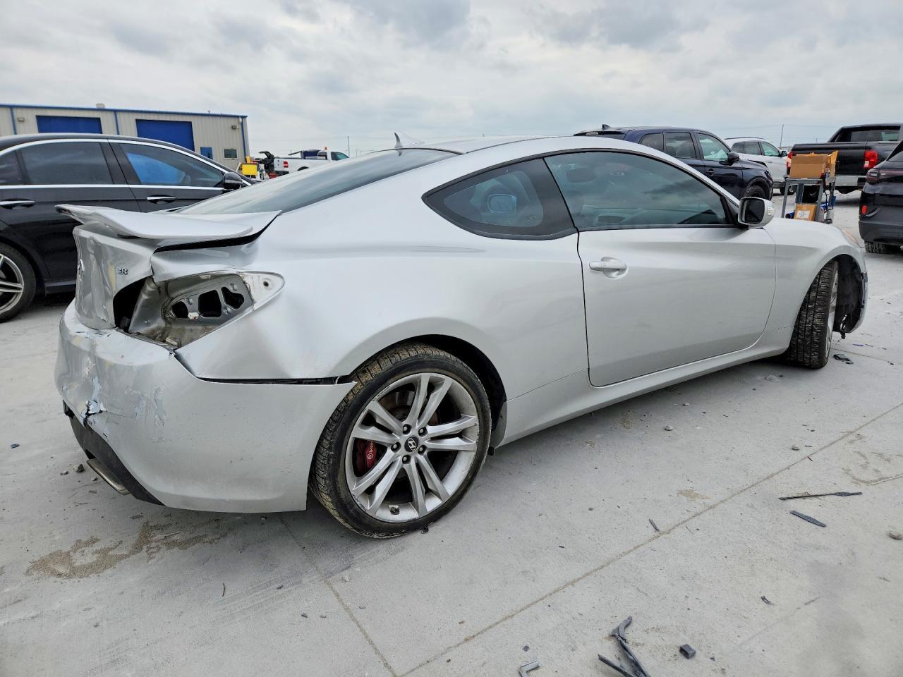2012 Hyundai Genesis Coupe 3.8L - Фото 3