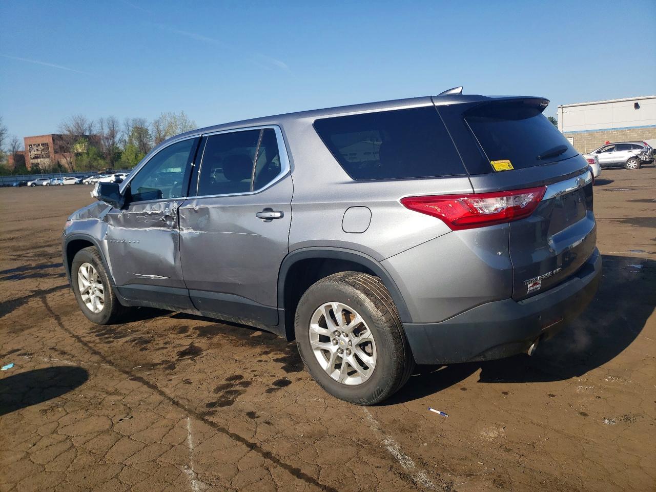 2021 Chevrolet Traverse Ls - Фото 2