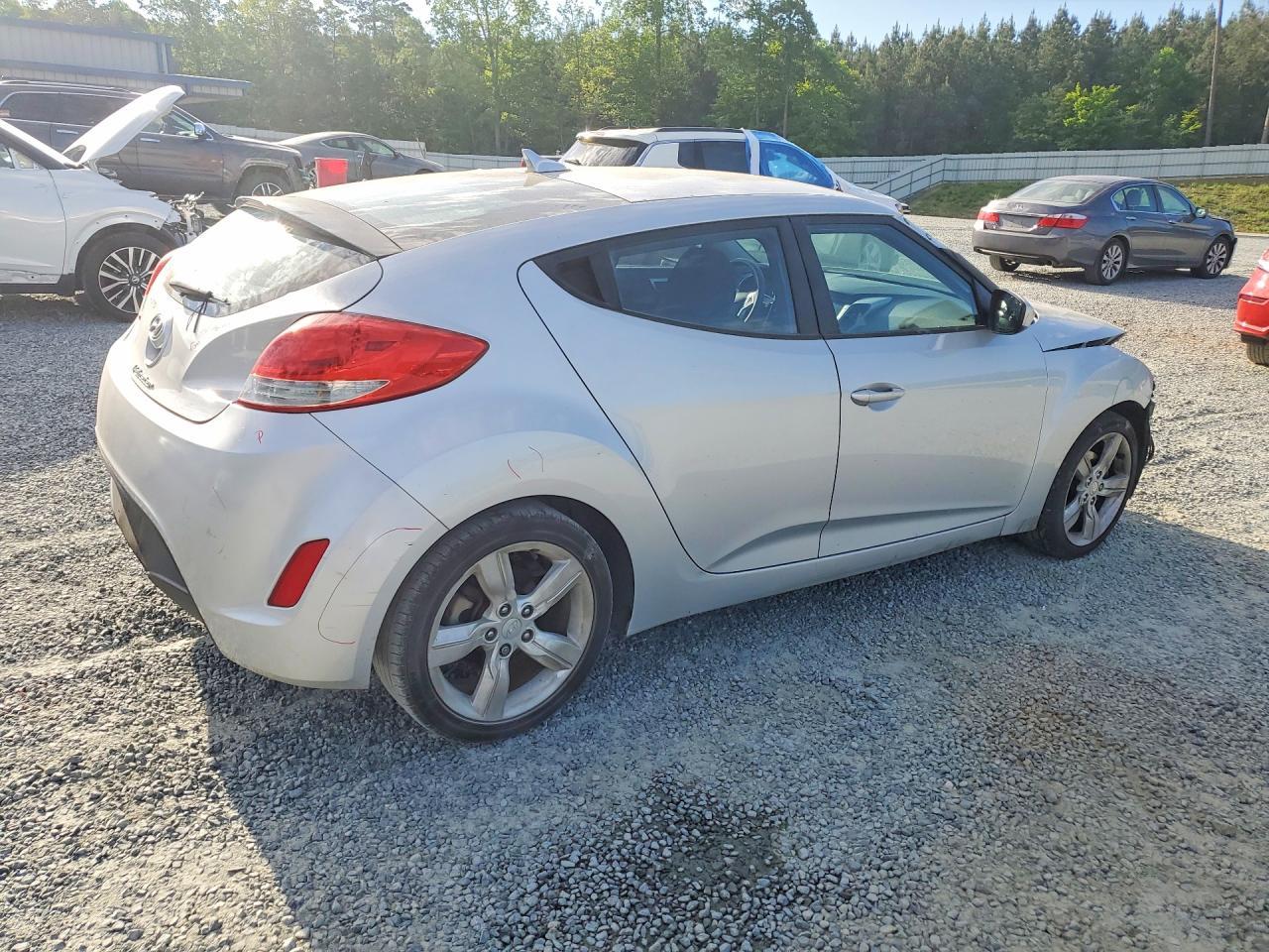 2013 Hyundai Veloster Base - Image 3