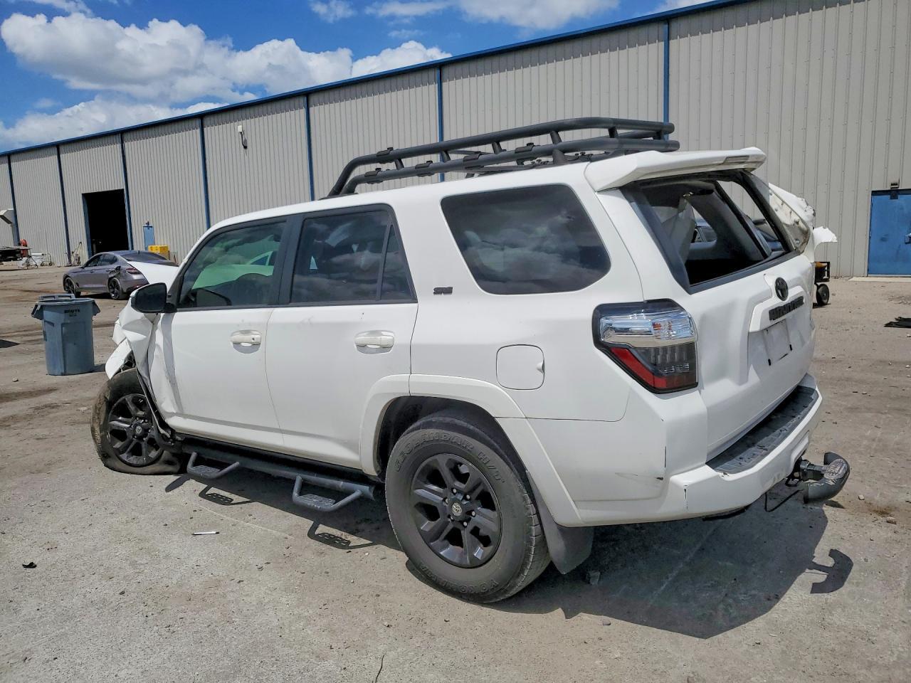 2014 Toyota 4Runner Sr5 - Image 2