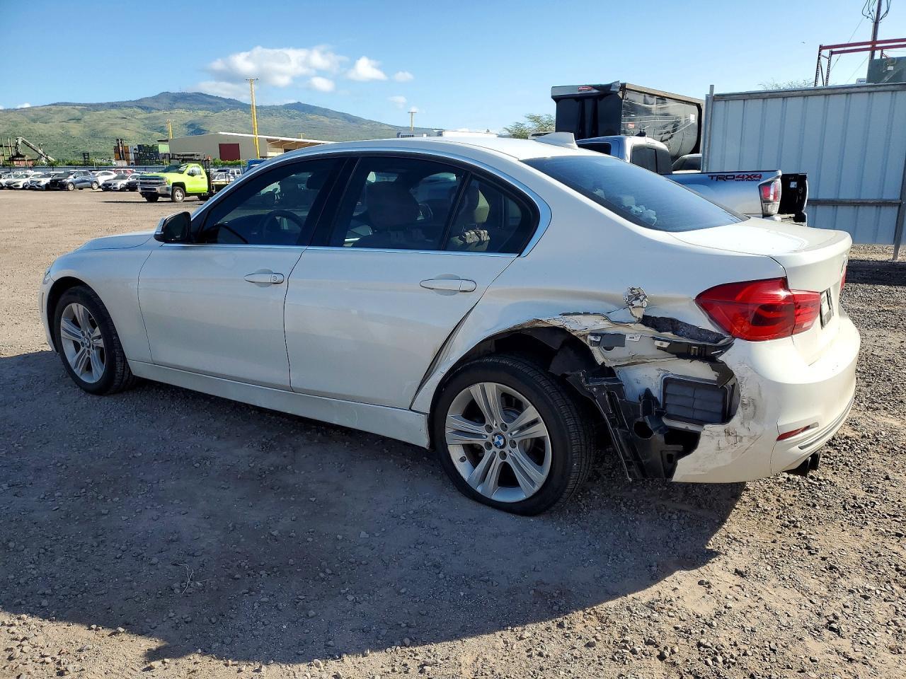 2017 BMW 330 I - Фото 2