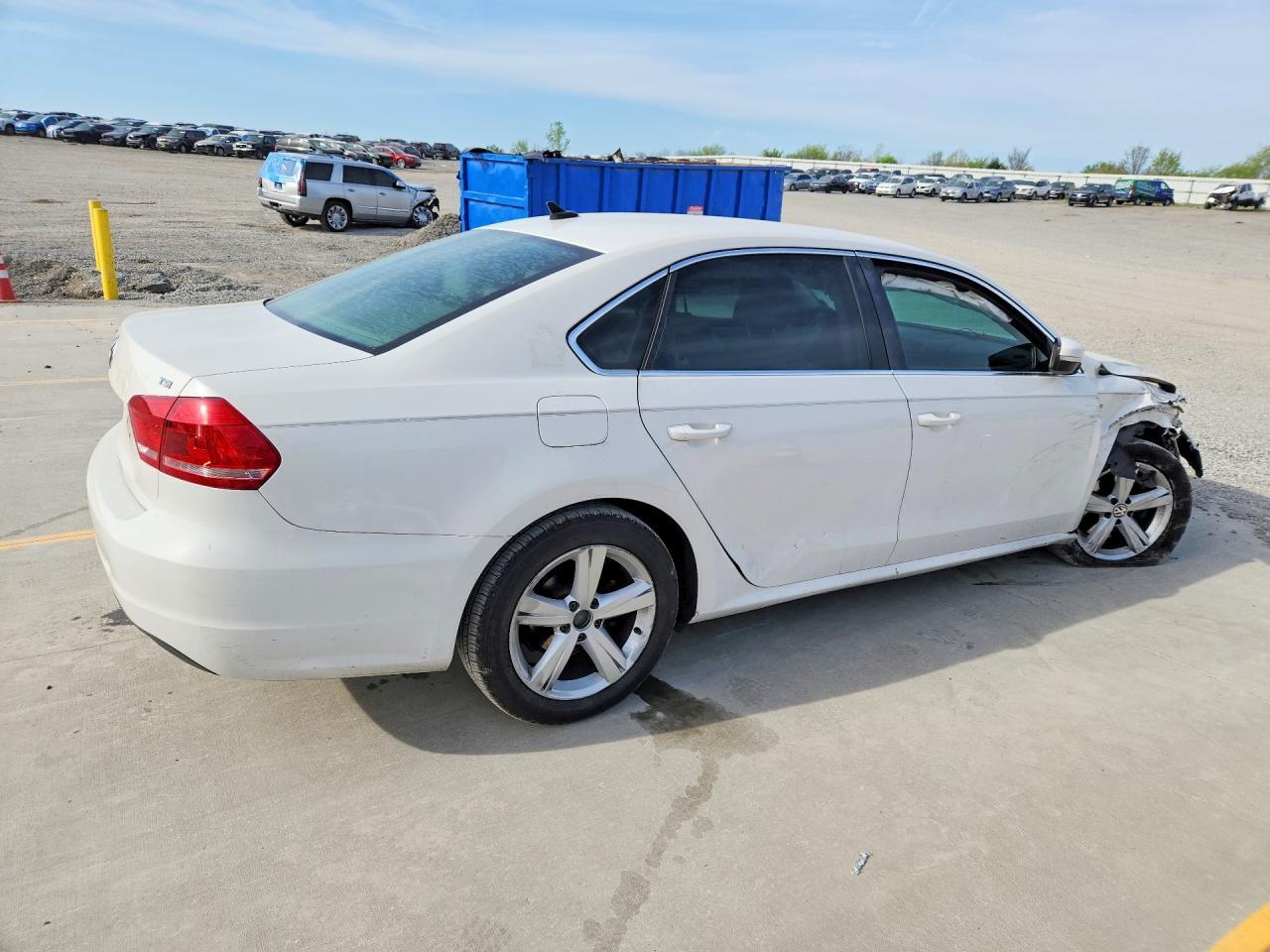 2015 Volkswagen Passat S - Фото 3