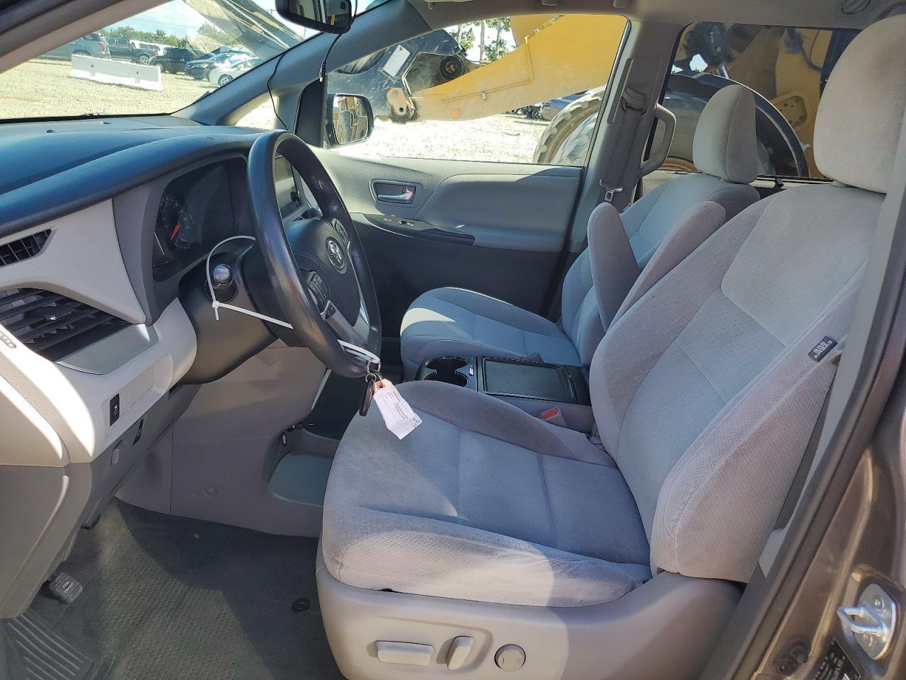 2015 Toyota Sienna Le - Фото 7