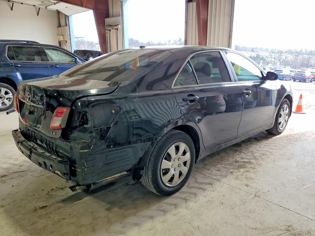 2011 Toyota Camry Le - Фото 3
