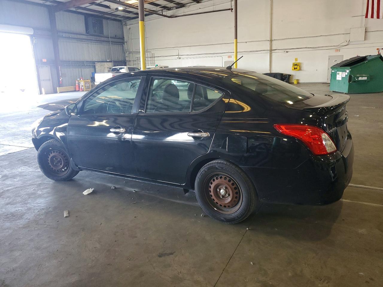 2018 Nissan Versa Sv - Фото 2