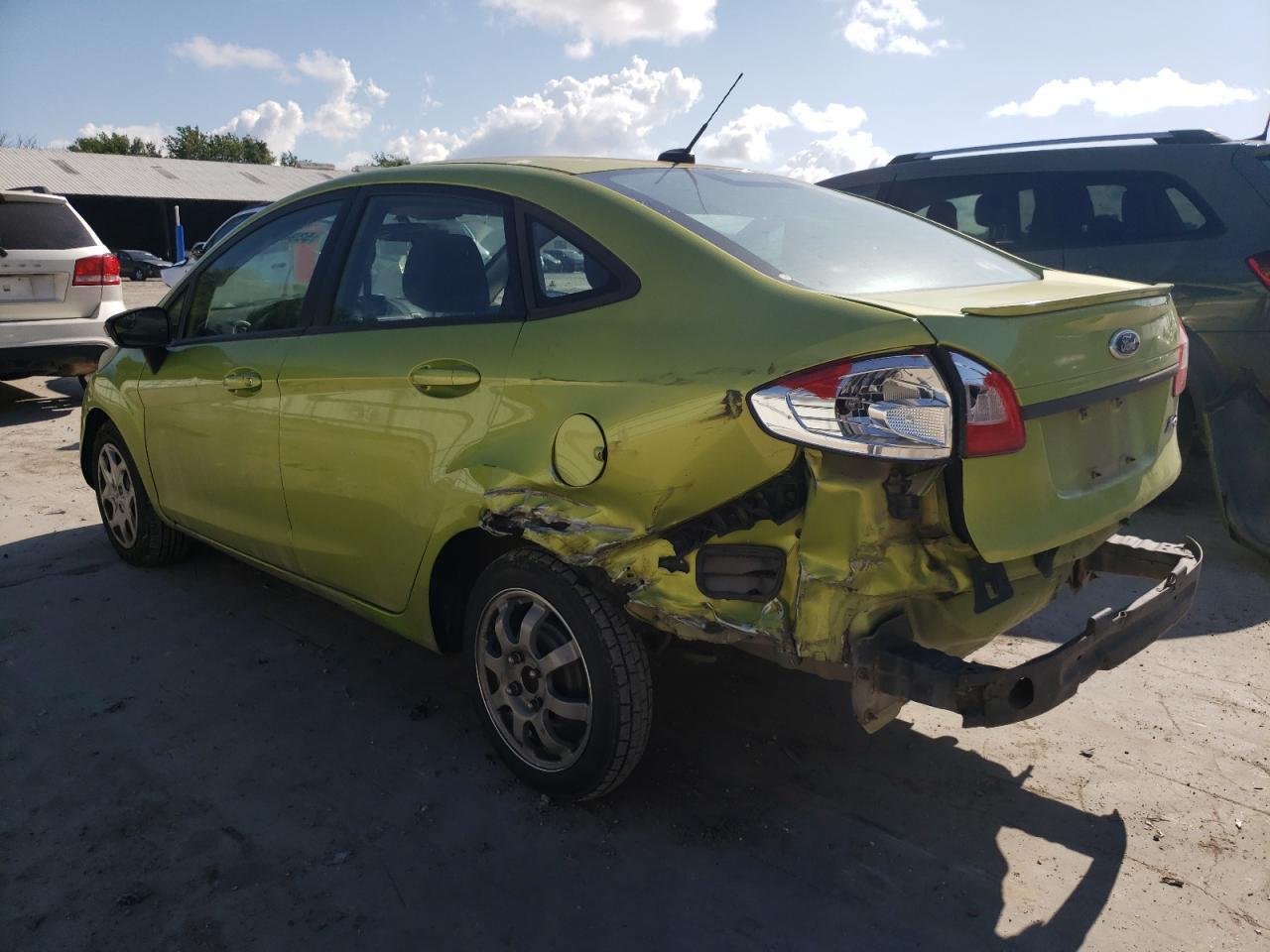 2013 Ford Fiesta Se - Фото 2