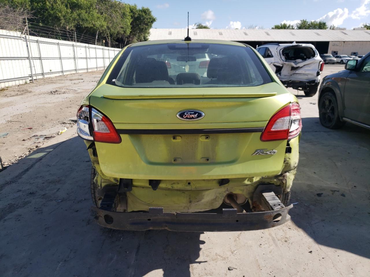 2013 Ford Fiesta Se - Фото 6