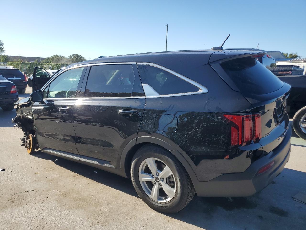 2022 Kia Sorento Lx - Image 2
