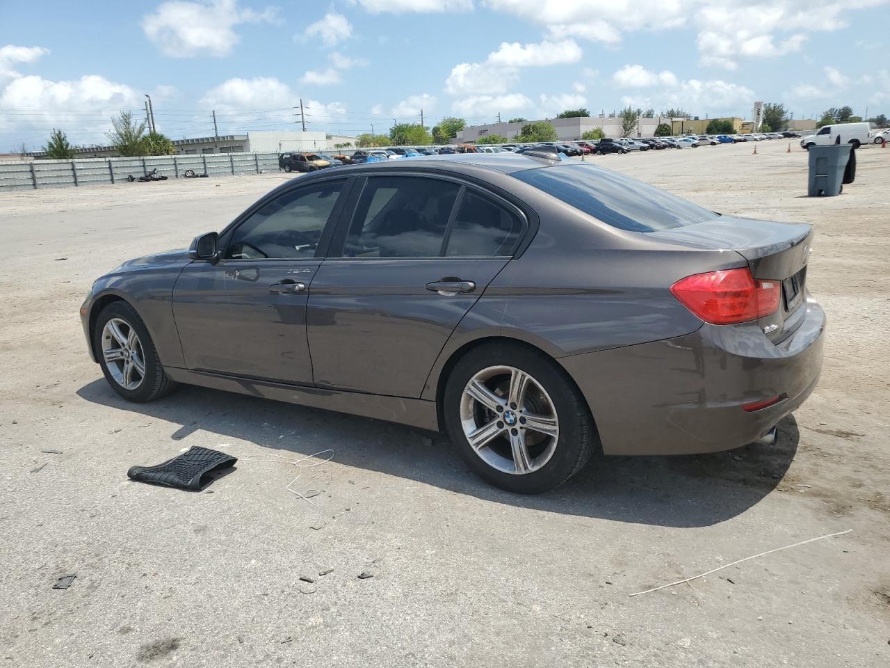2015 BMW 320 I - Фото 2