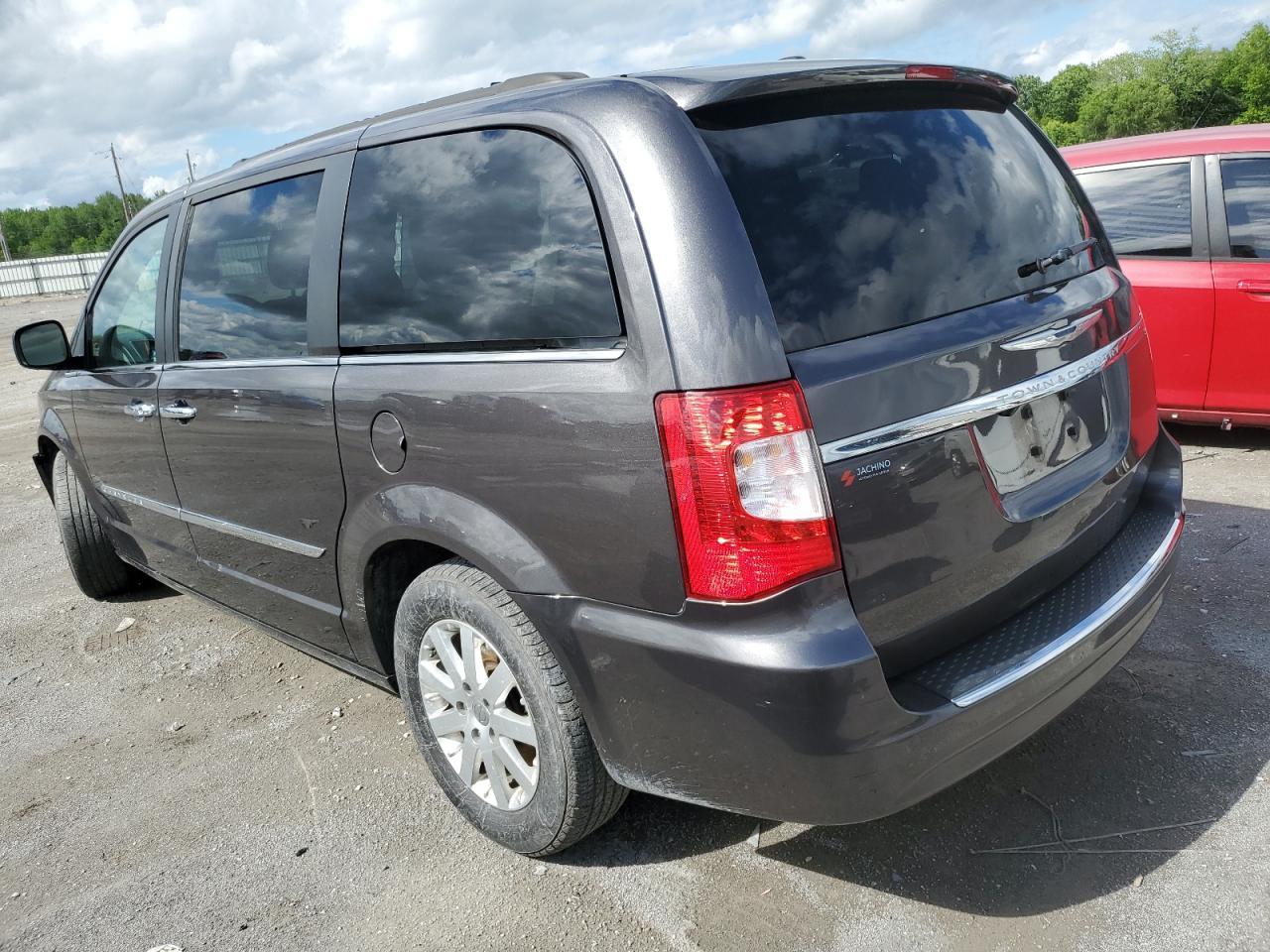2015 Chrysler Town & Country Touring - Image 2