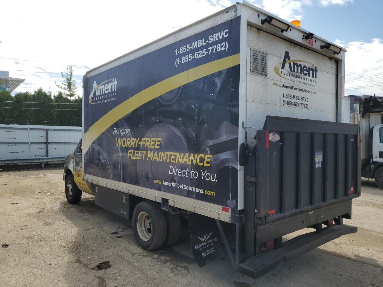 2014 Ford Econoline E350 Super Duty Cutaway Van - Фото 2