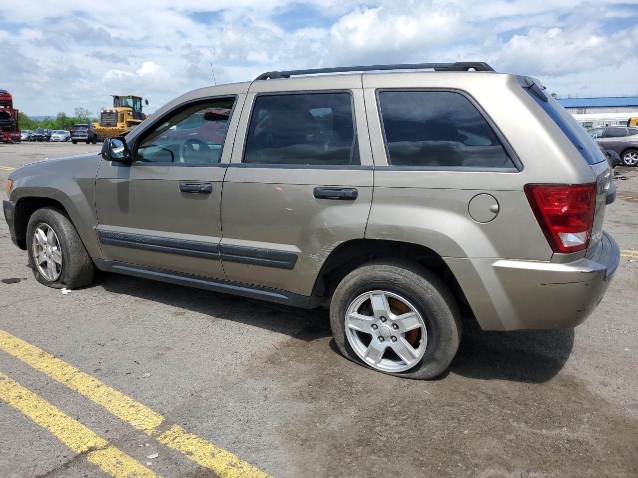 2005 Jeep Grand Cherokee Laredo - Image 2