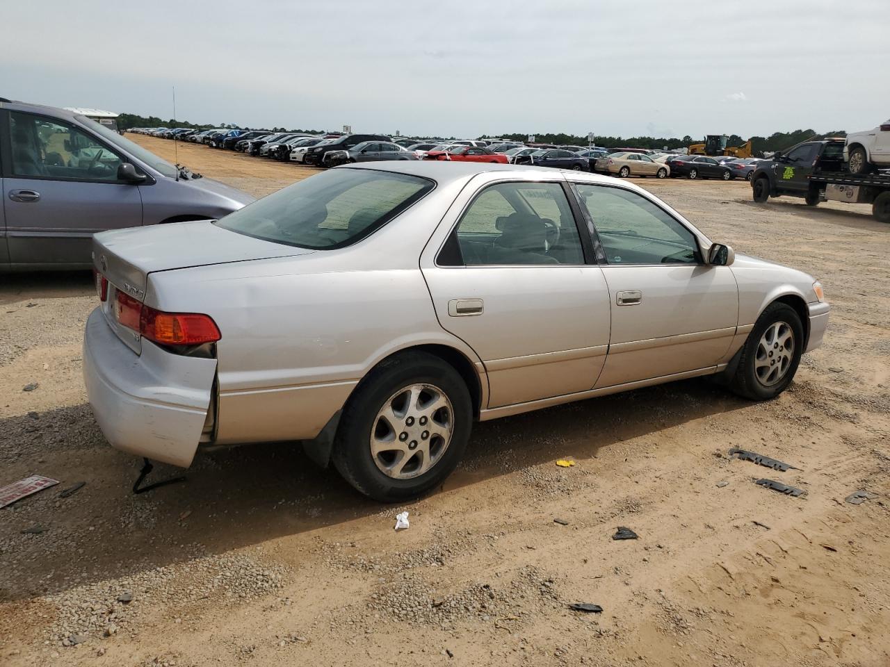 2000 Toyota Camry Le - Фото 3