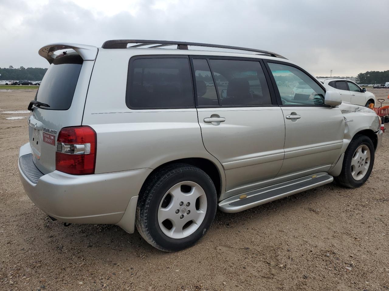 2004 Toyota Highlander Base - Фото 3