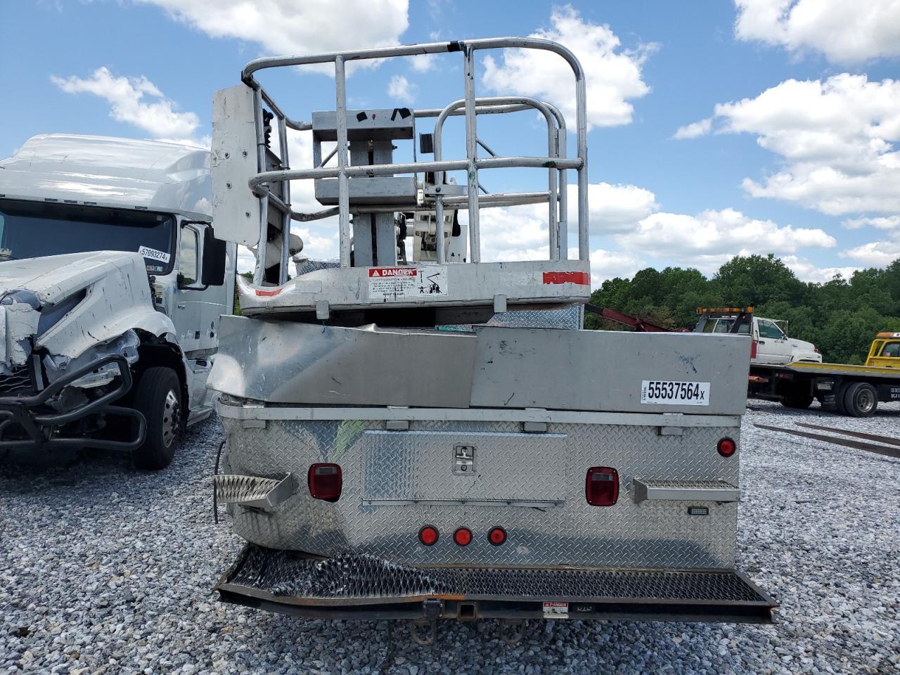 2015 Ford F550 Super Duty - Image 6