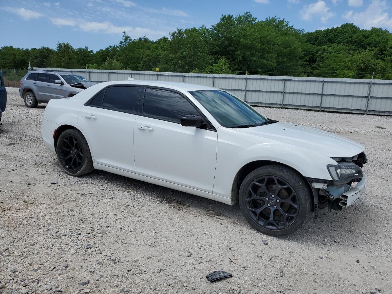 2019 Chrysler 300 Touring - Фото 4