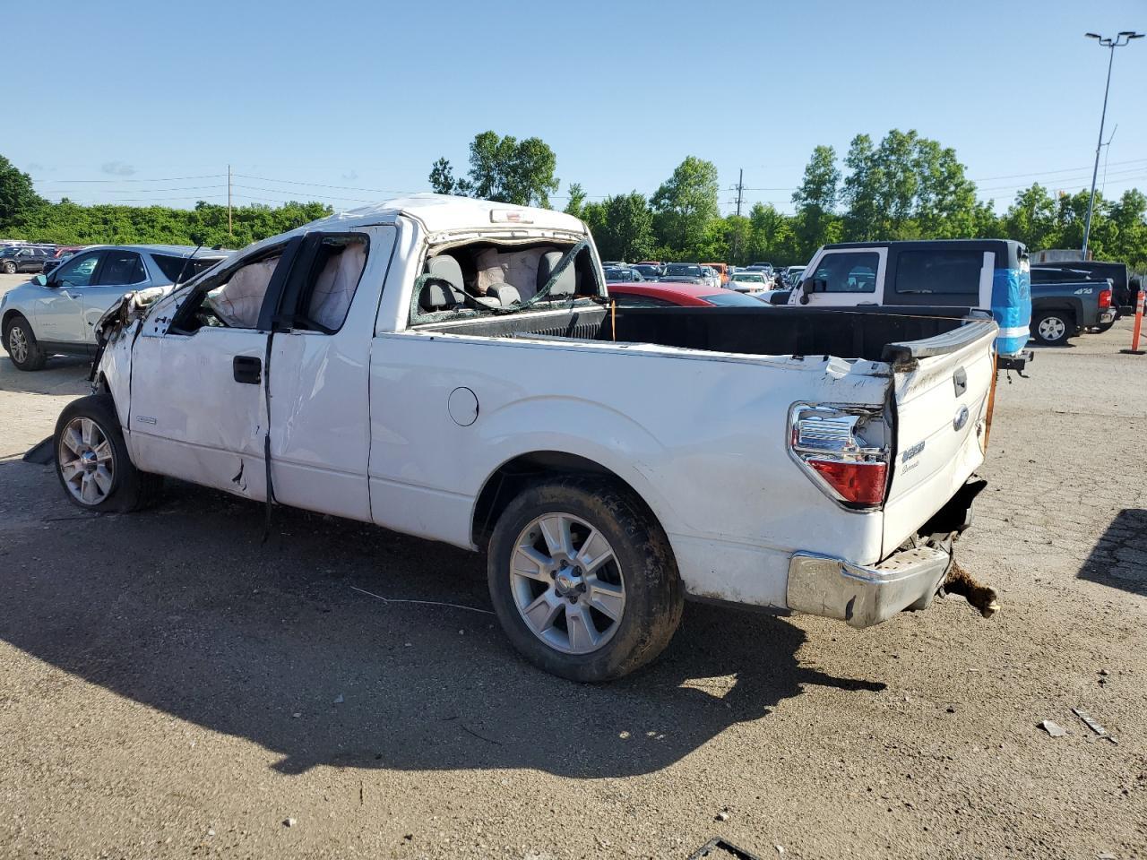 2014 Ford F150 Super Cab - Фото 2