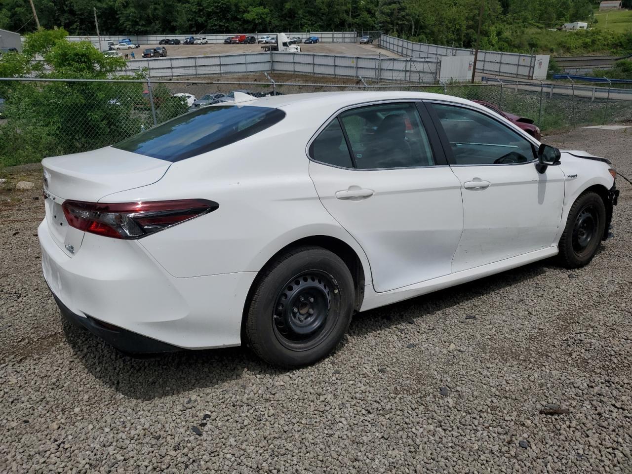 2021 Toyota Camry Le - Image 3