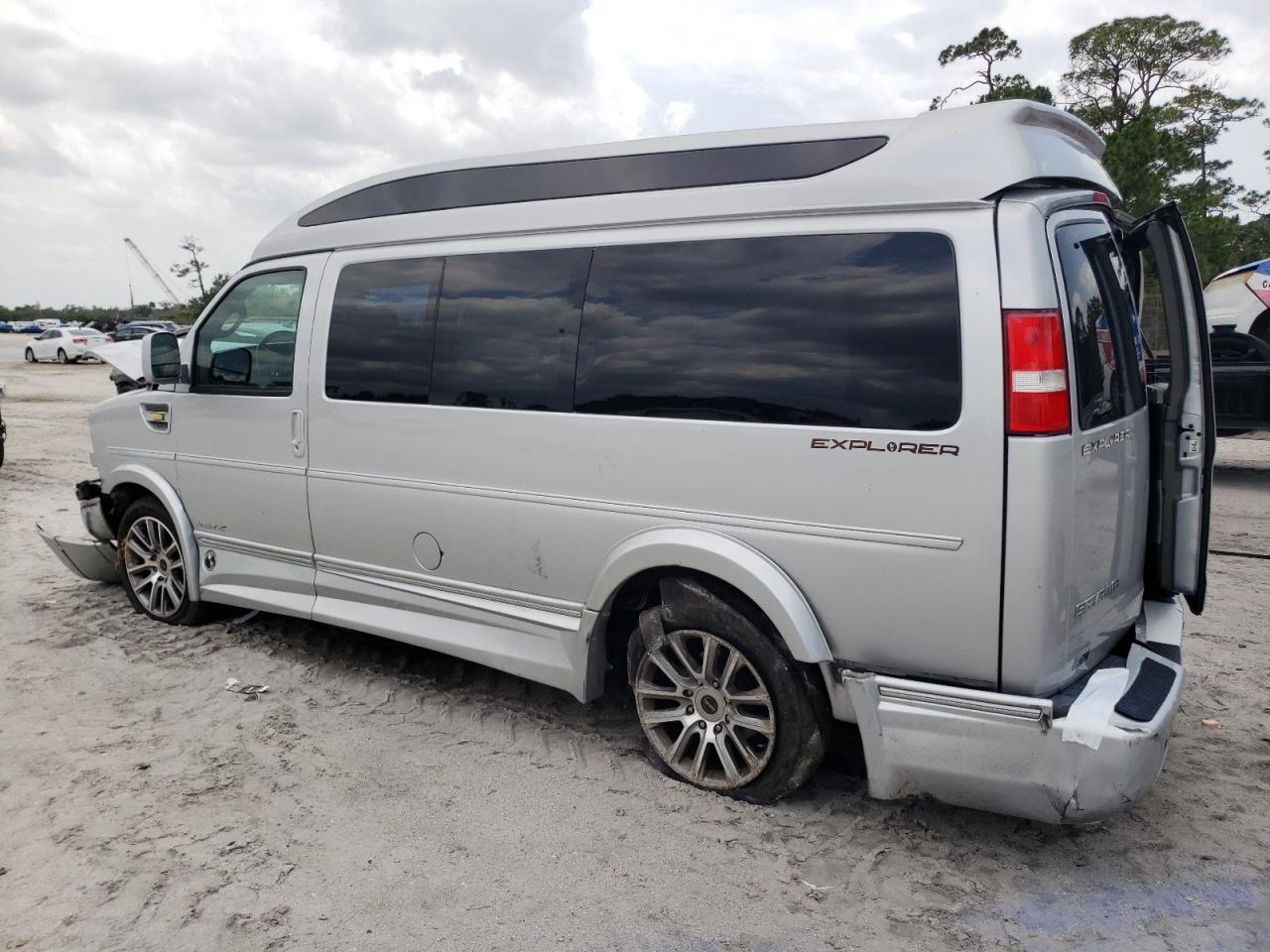 2020 GMC Savana G2500 - Фото 2