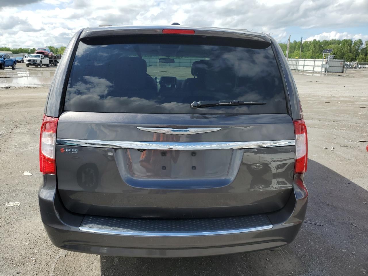 2015 Chrysler Town & Country Touring - Image 6