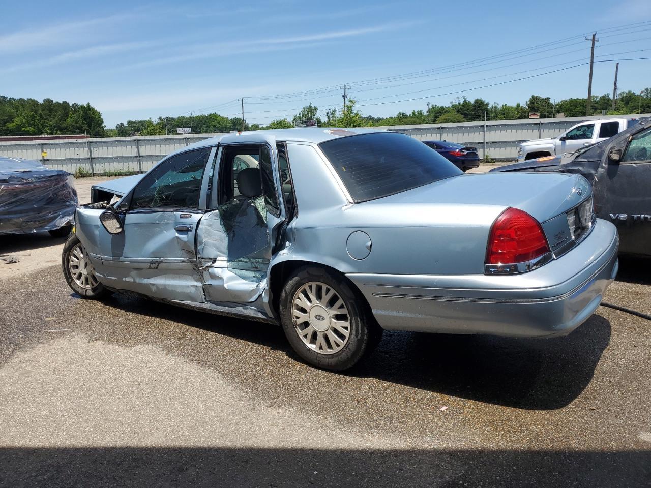 2005 Ford Crown Victoria Lx - Image 2